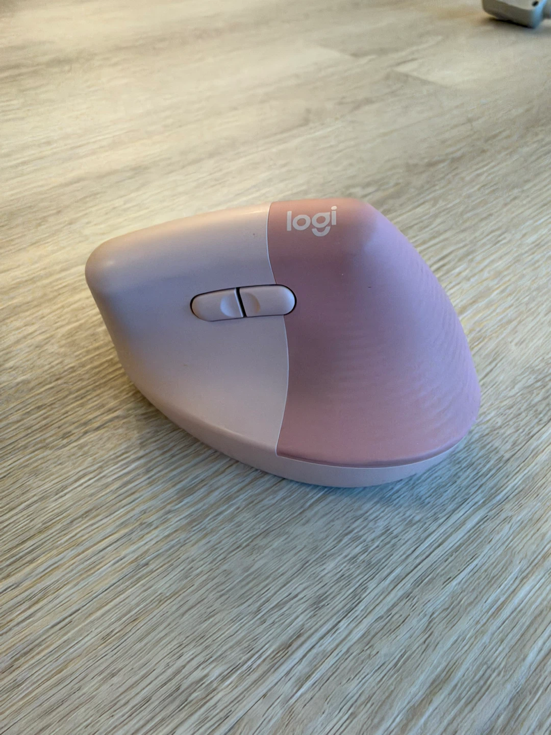 Logitech Lift Vertical Ergonomic Mouse - Rose - photo 3