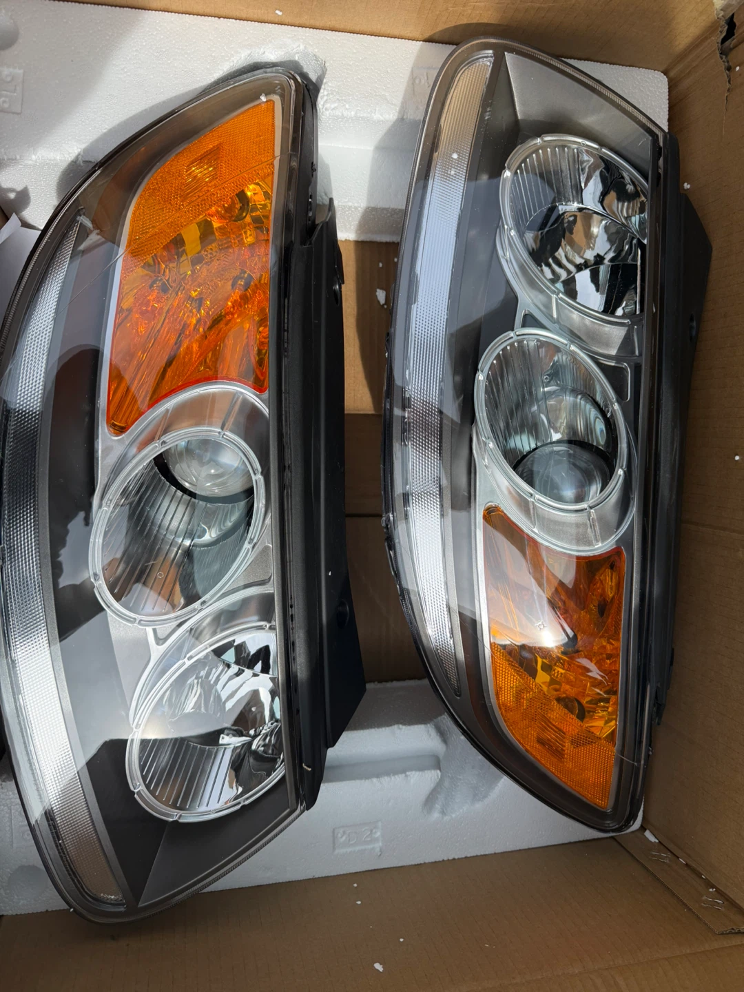 Brand New Pair 2007–2009 Hyundai Santa Fe Headlight Assemblies