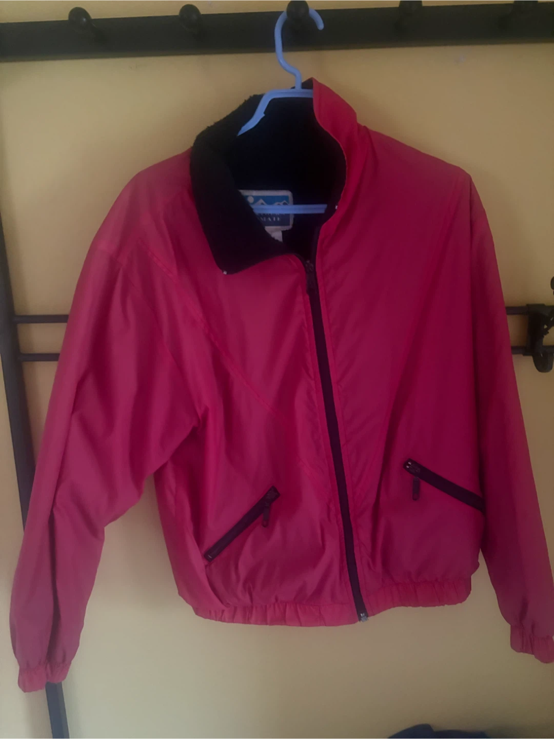 Coat (In good condition) (Medium) (Free)