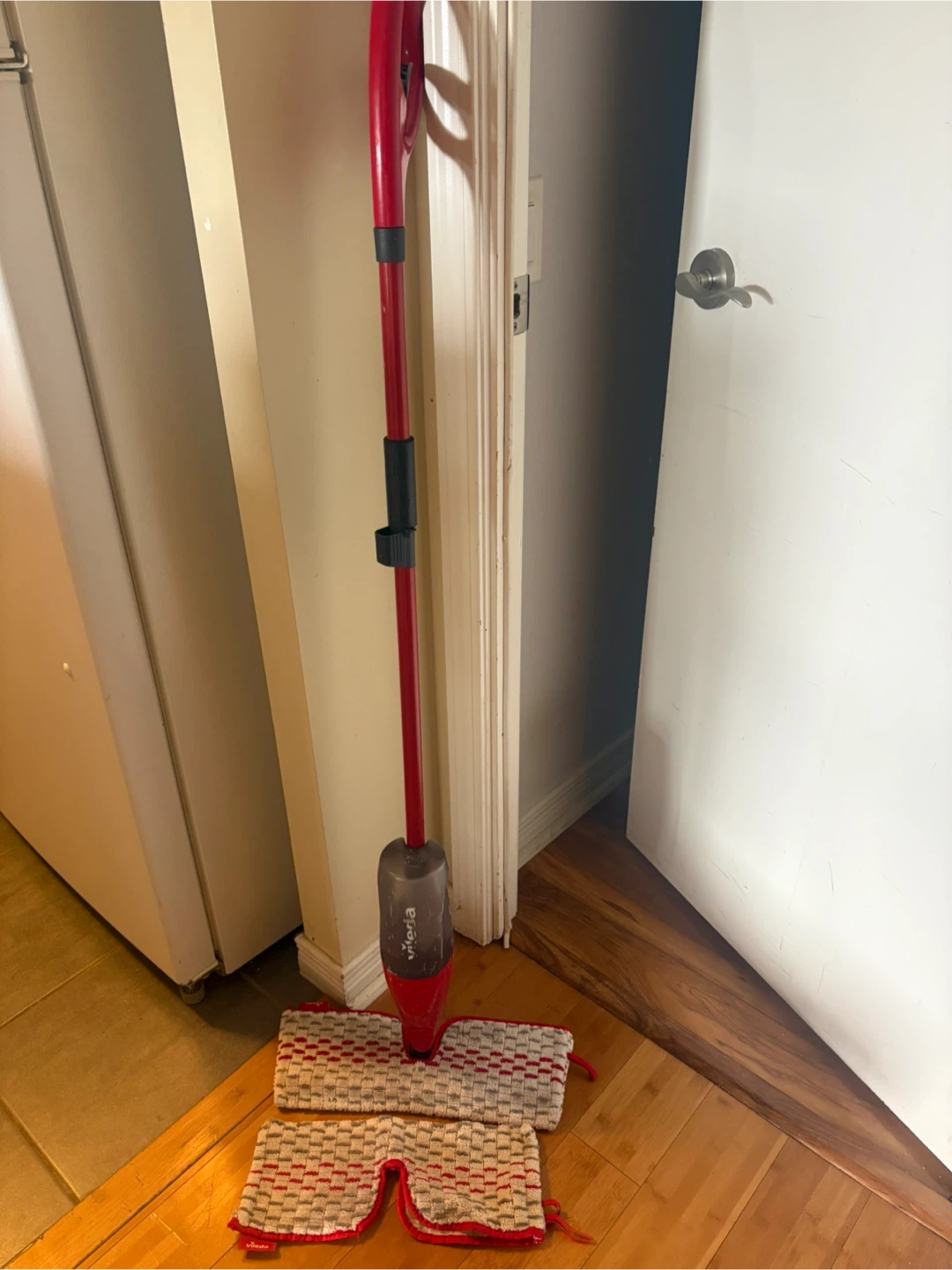 Vileda Spray Mop + 2 Microfibre Pads