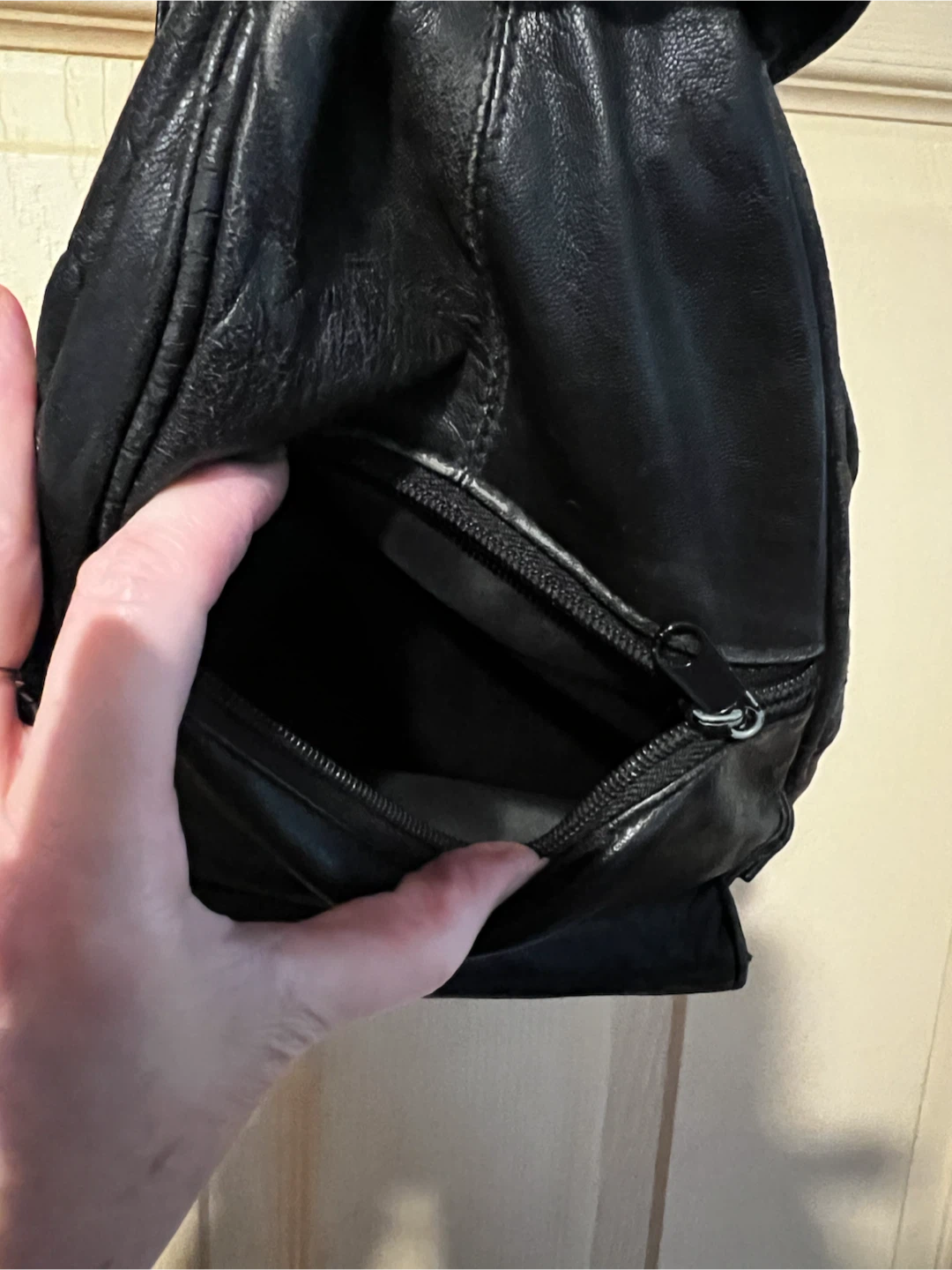 Black Leather Sling Backpack Purse - photo 5
