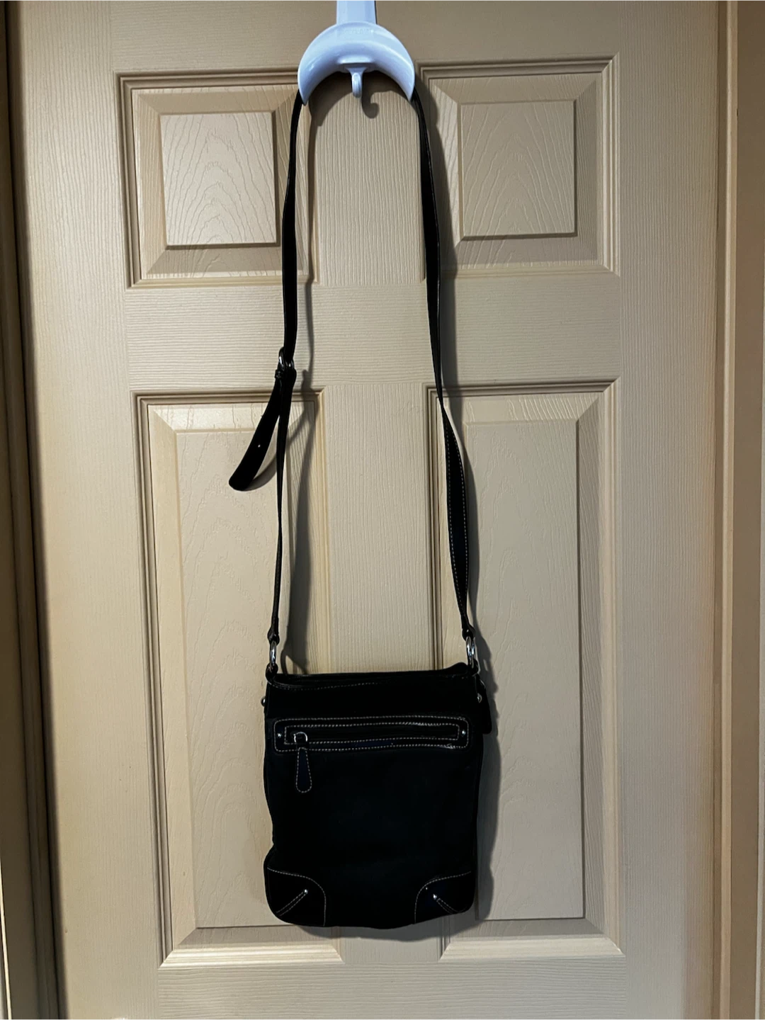 Black crossbody purse