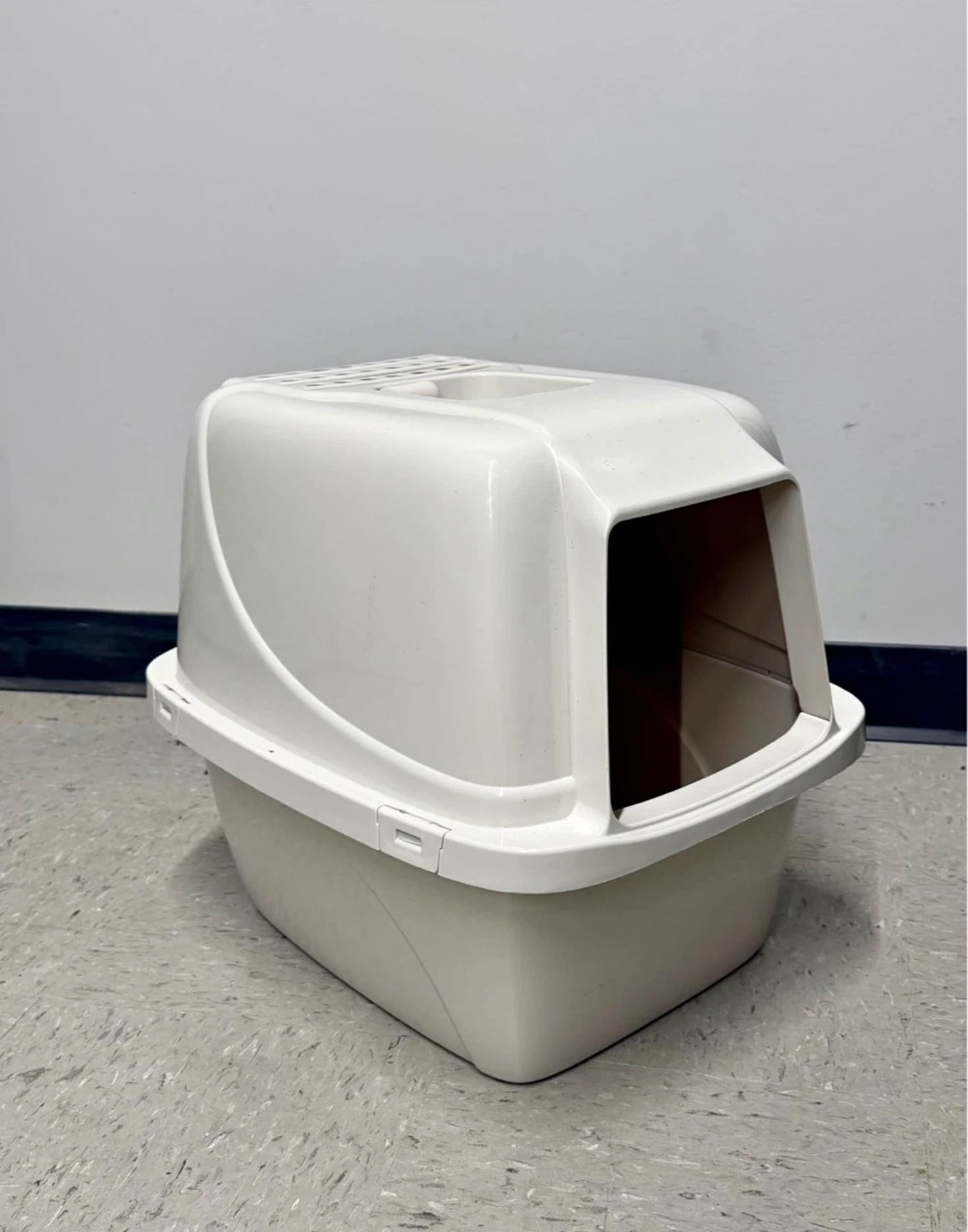 Enclosed Cat Litter Box - photo 2