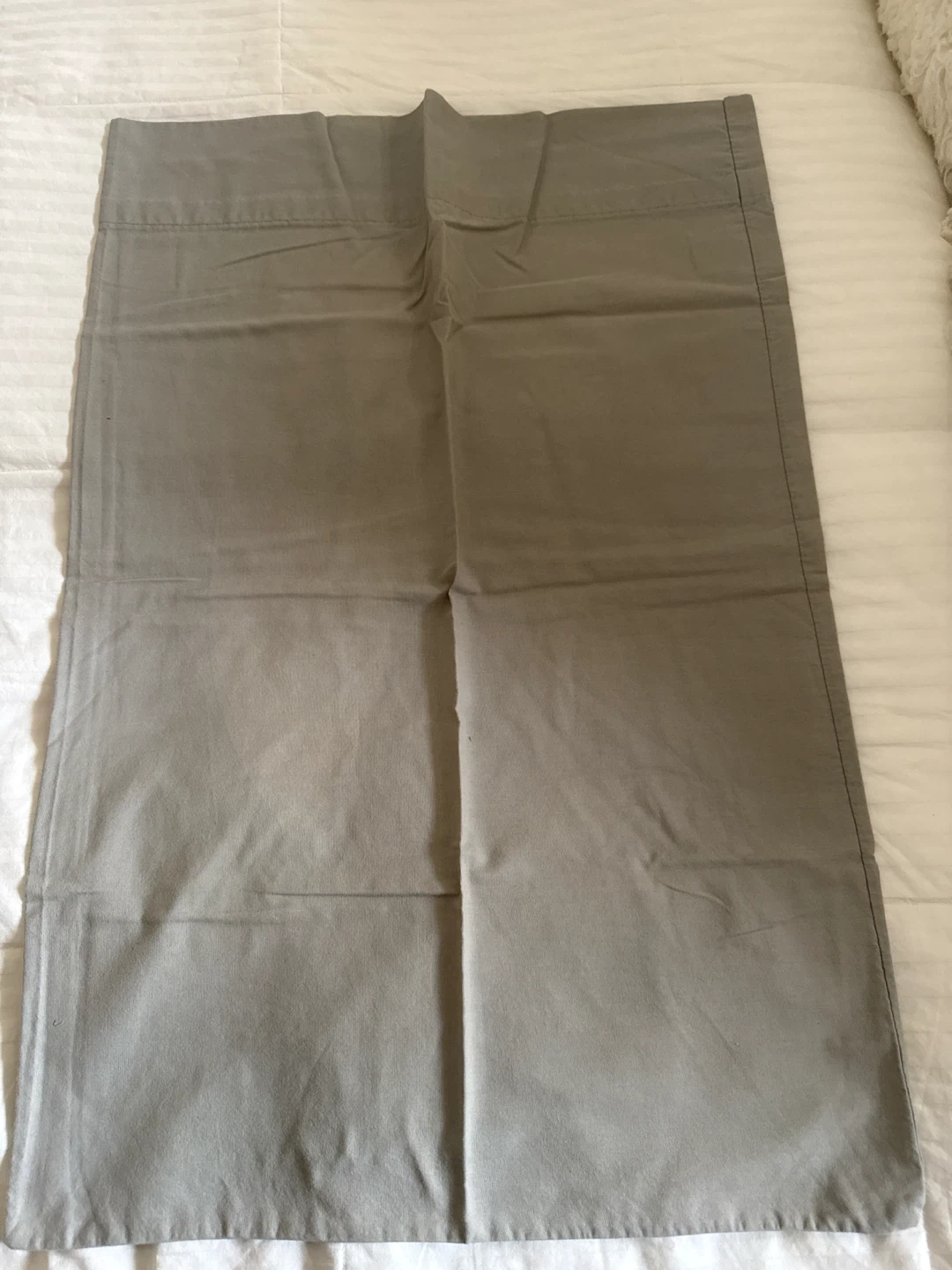 Pair of Light Grey Pillowcases - photo 4
