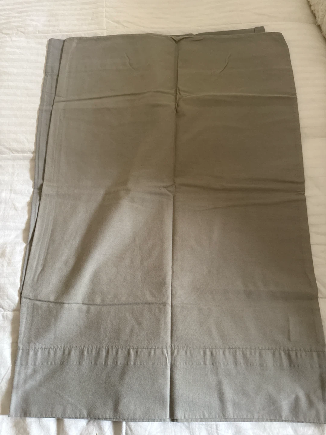 Pair of Light Grey Pillowcases - photo 5
