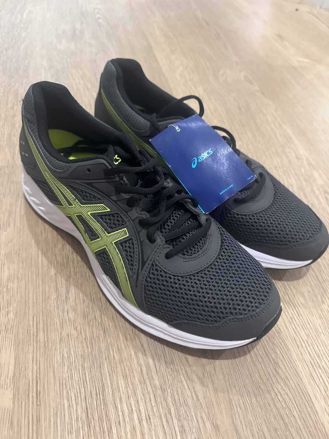 Men’s NWT Asics Running Shoes size 10.5
