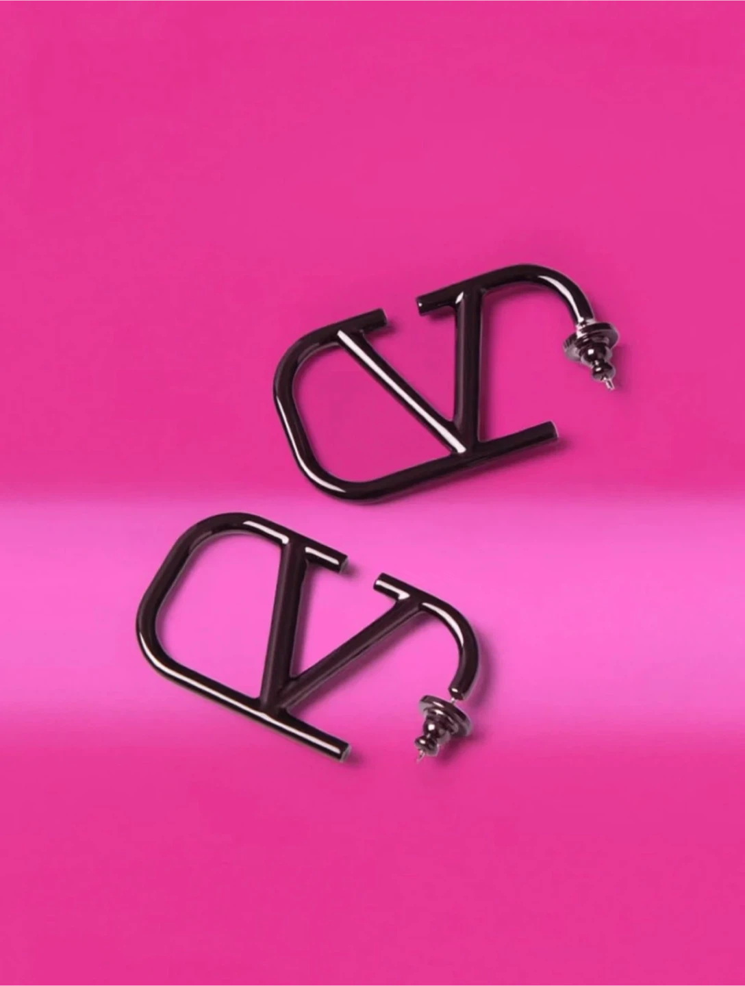 Authentic Valentino black VLogo Signature Earrings - photo 2