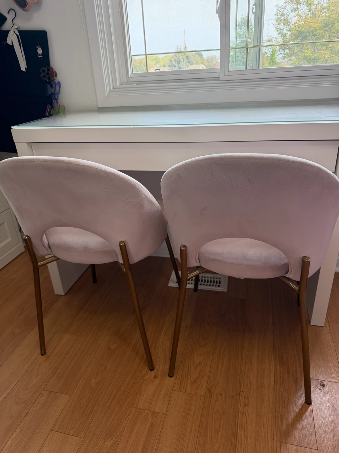 2 Structube Pale pink Table , vanity or desk chairs set