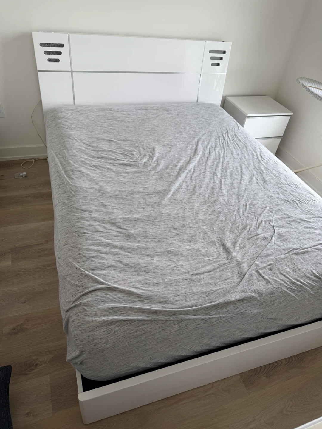 queen Bedroom full Set/ Mattress included!