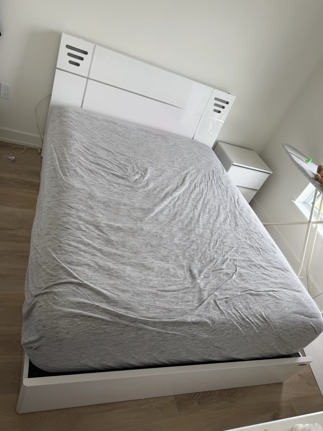 queen Bedroom full Set/ Mattress included! - photo 2