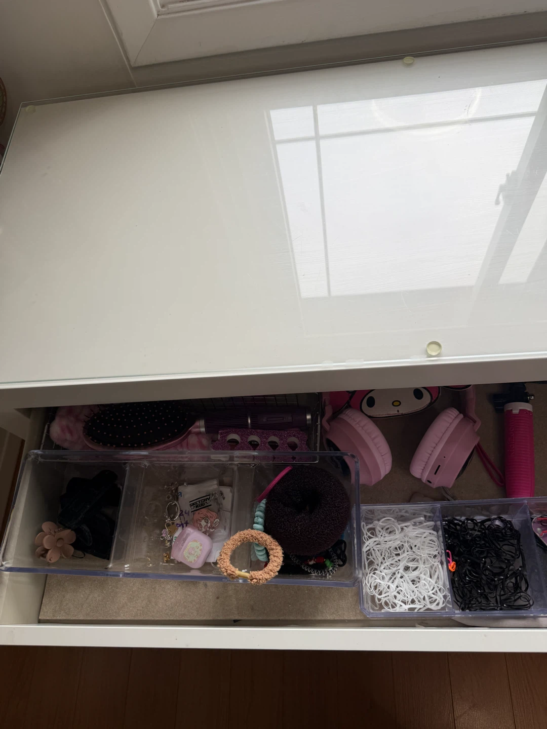 IKEA Malm vanity desk with glass and Custom drawer  felt - photo 4