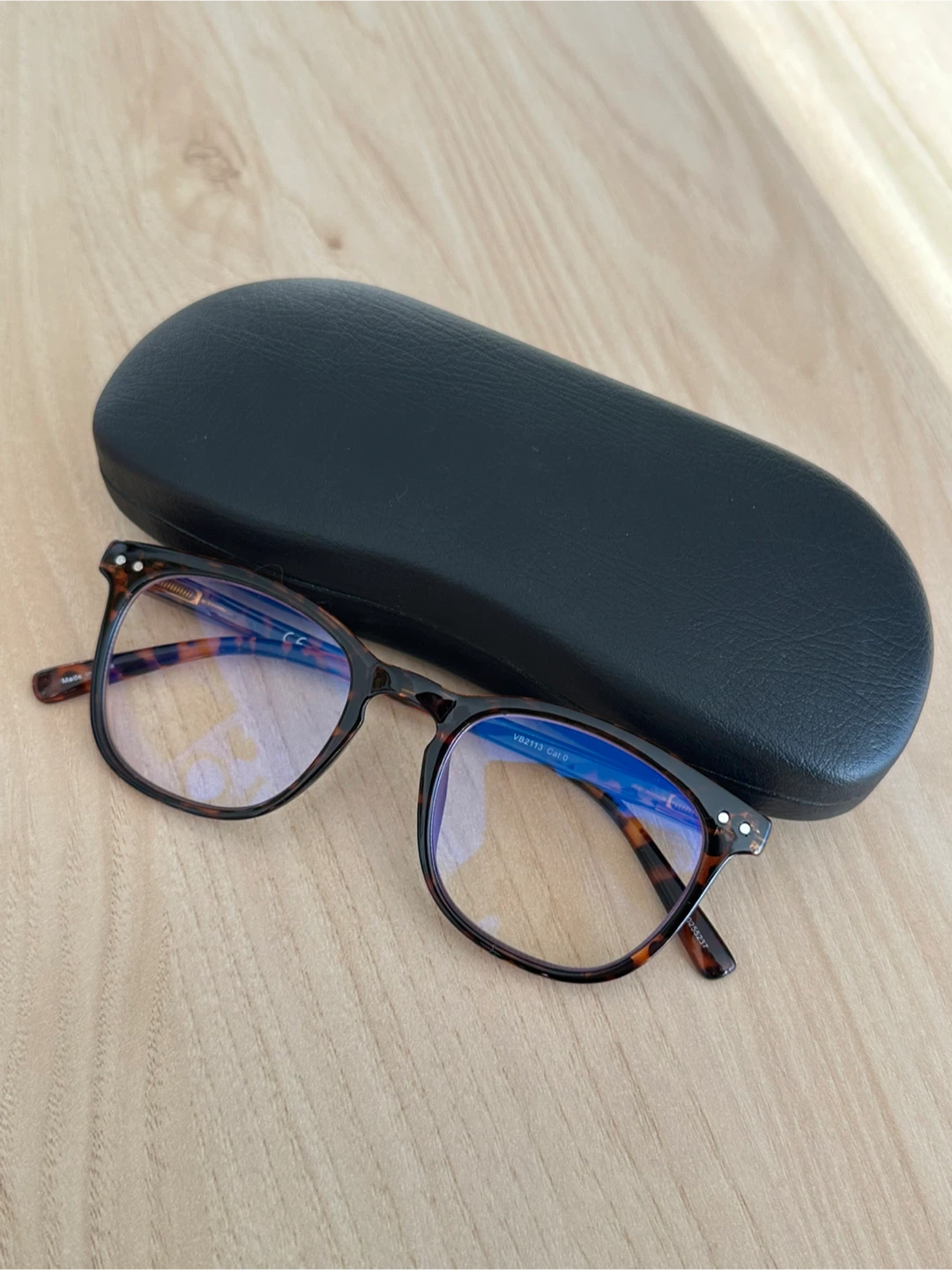 Vero Moda blue light glasses with case