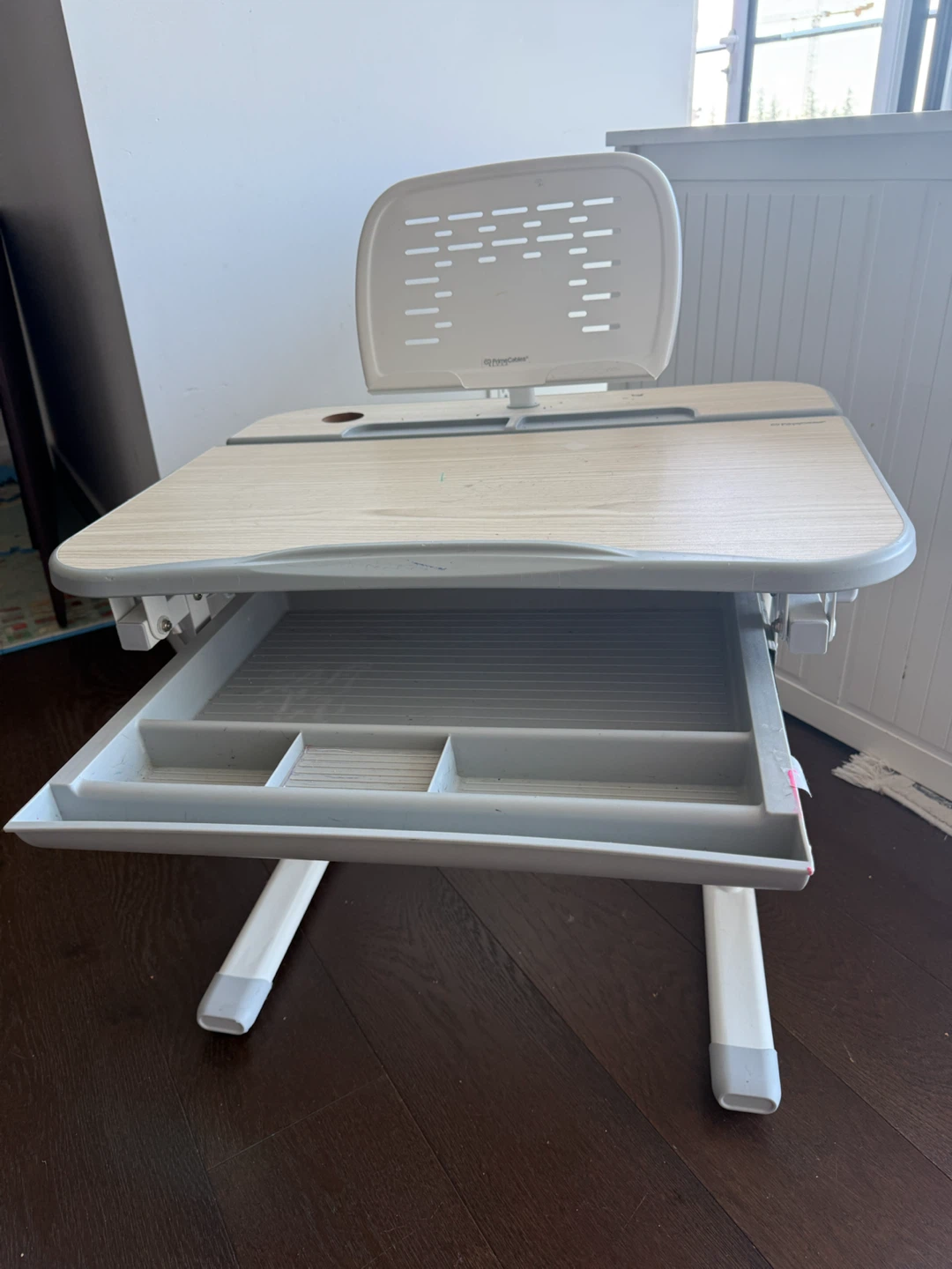 PrimeCables Kids Adjustable Desk and Chair Set