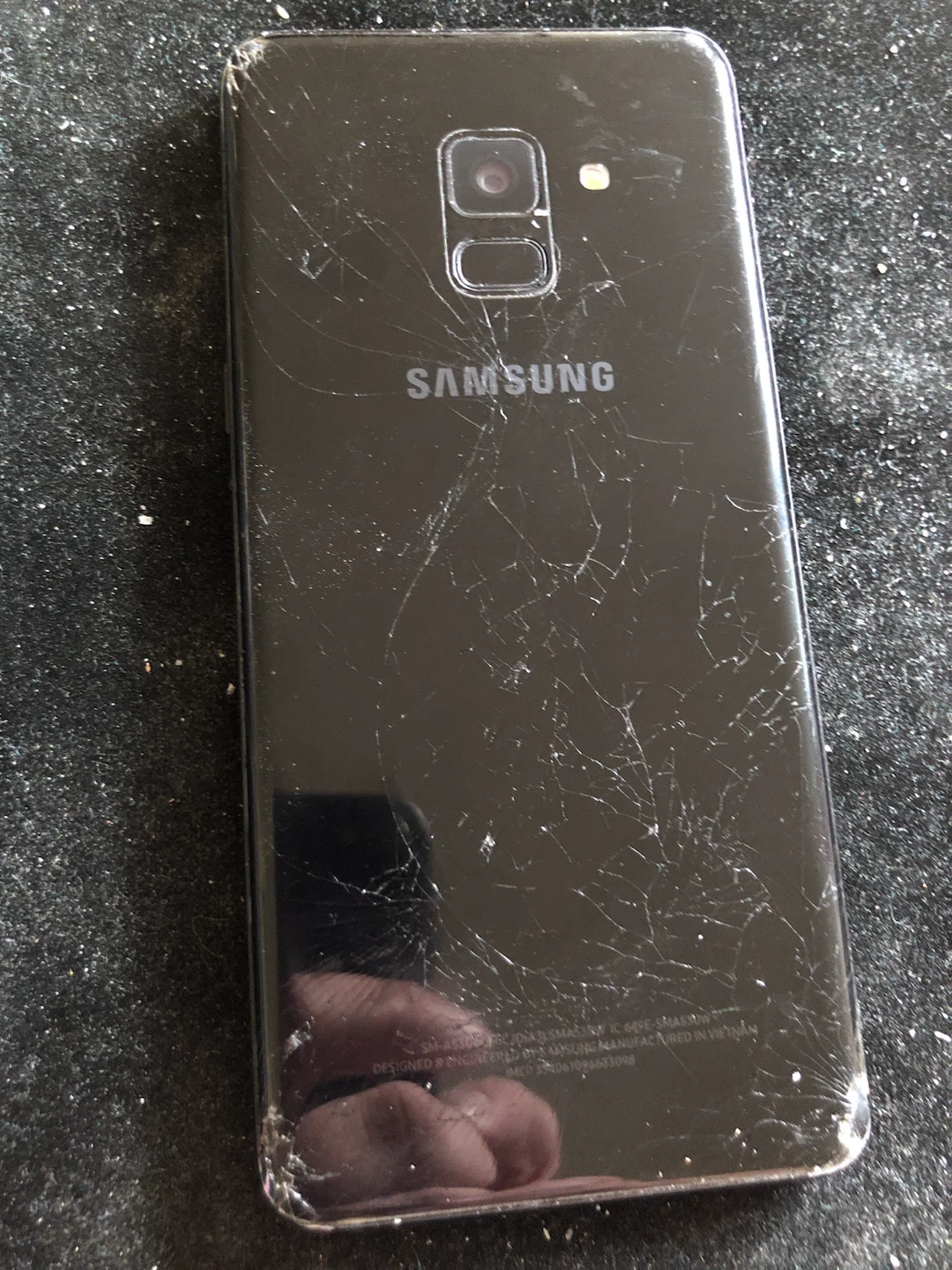 SAMSUNG A8 (2018) - photo 2