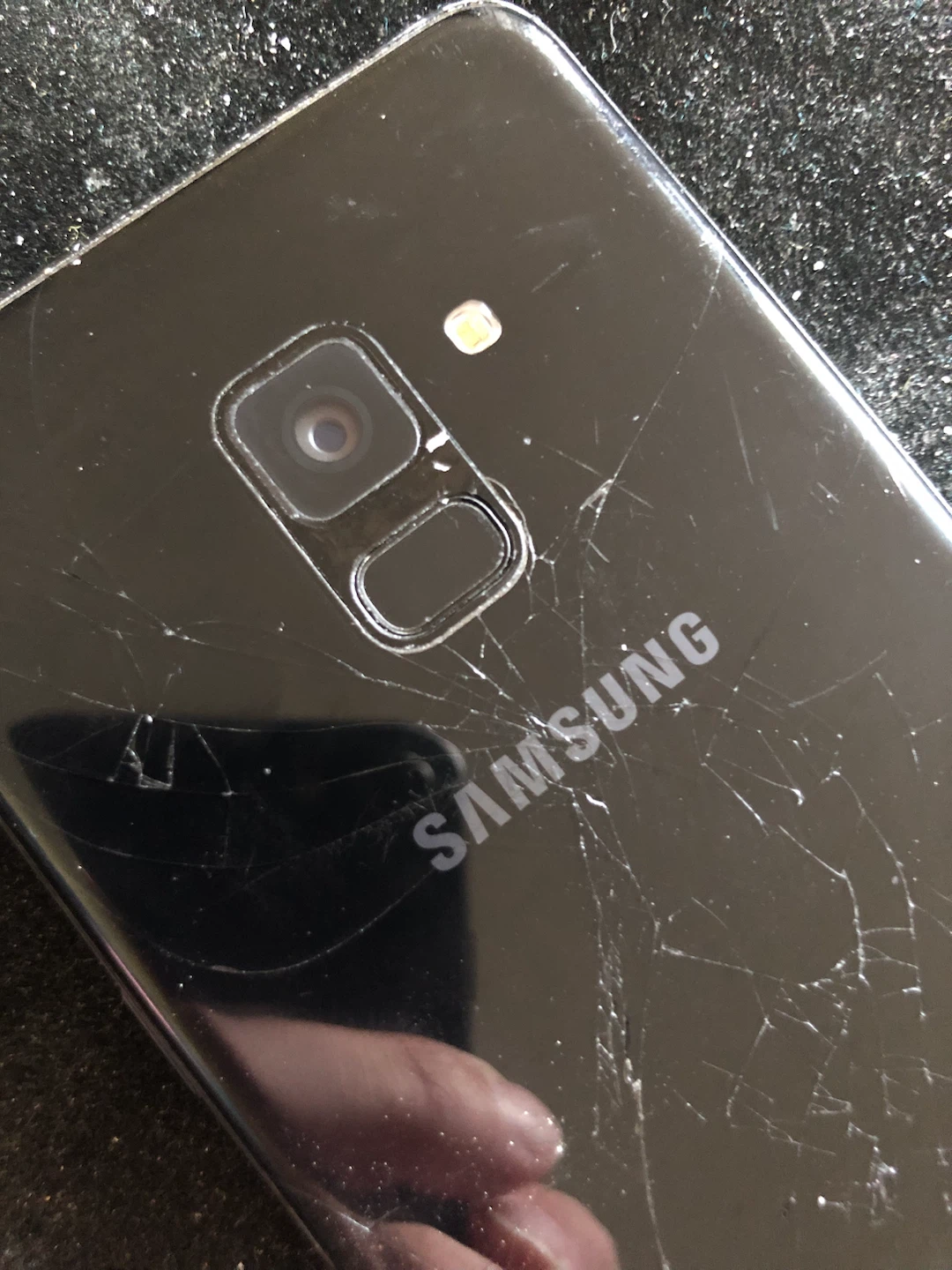 SAMSUNG A8 (2018) - photo 4