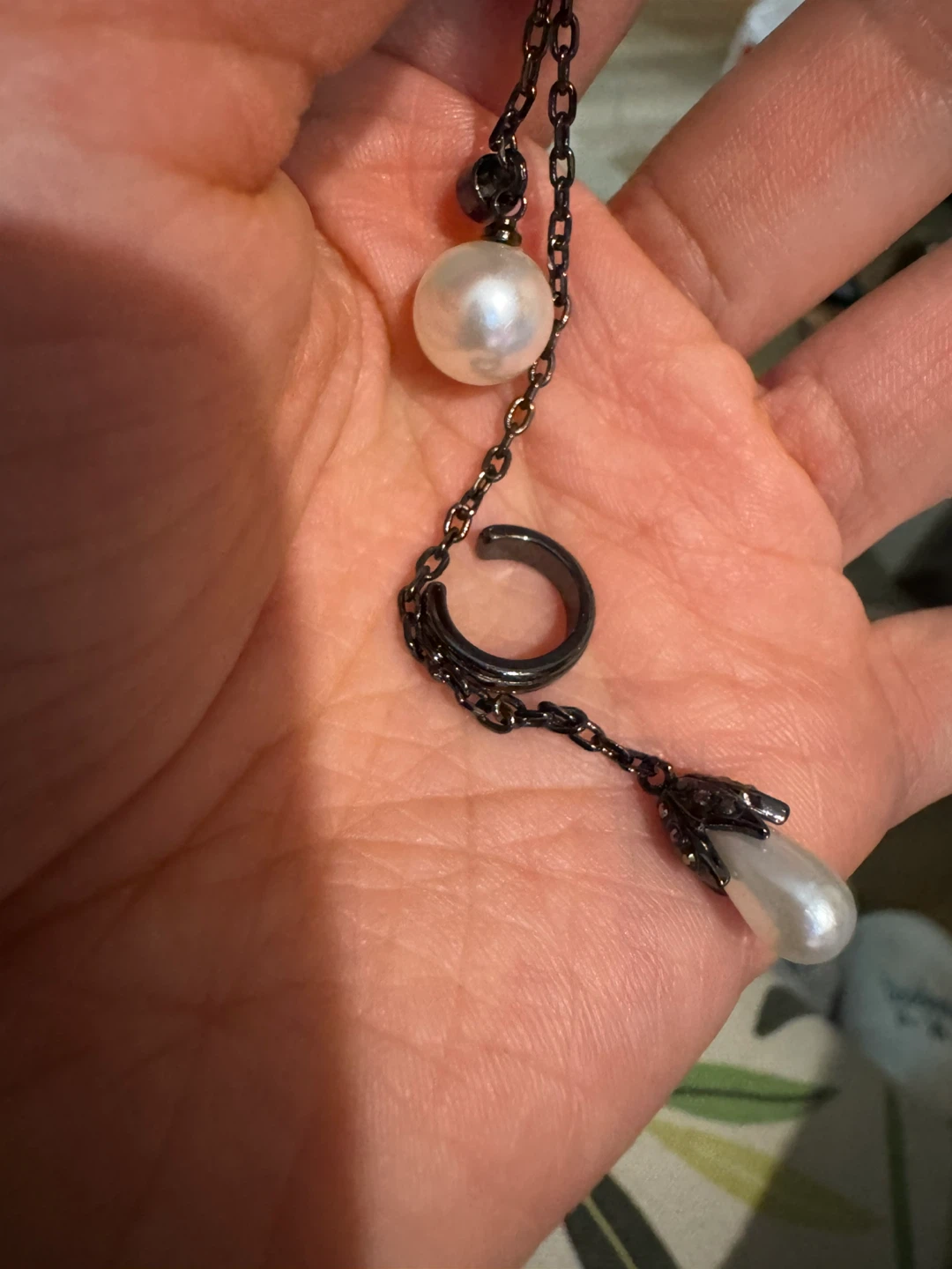 Alexander McQueen single Skull and Pearl Ear Cuff - photo 2
