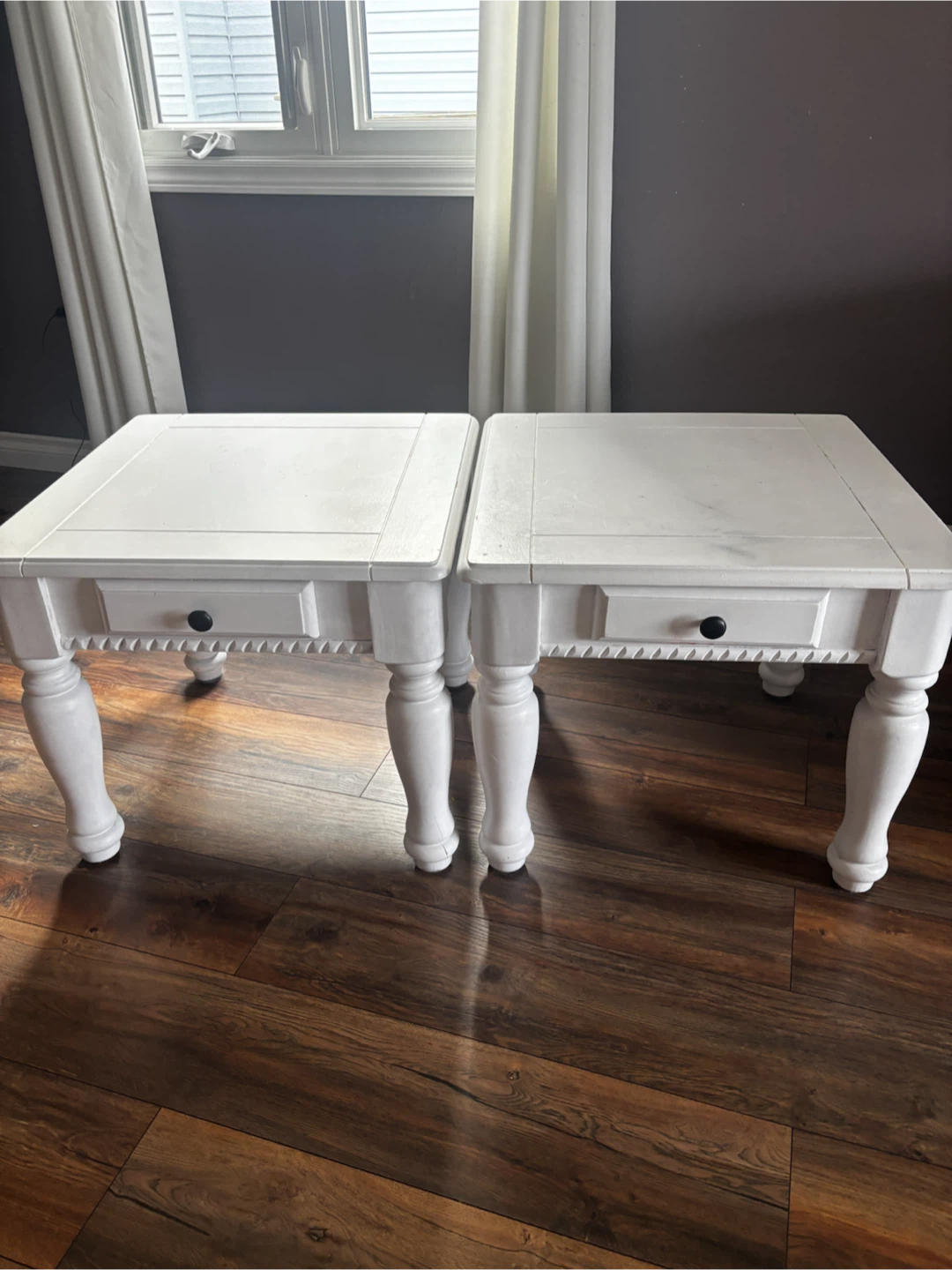 Set of two white side tables with drawers