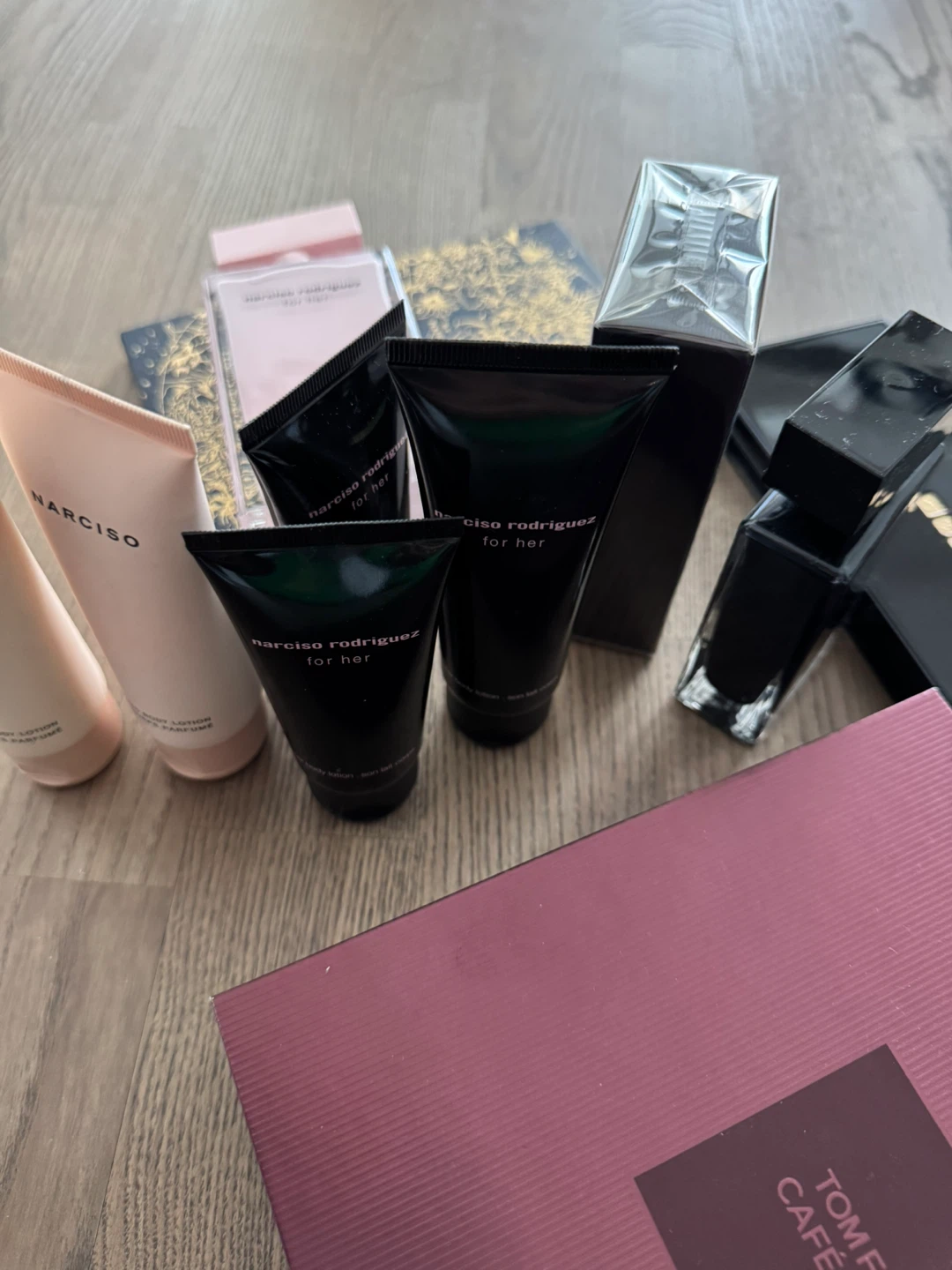 New: Narciso Rodriguez Bundle 200ml perfume 325ml body lotions