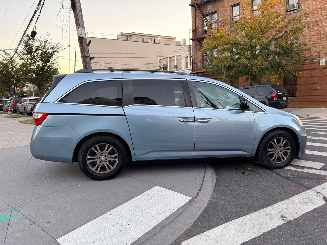 Car - photo 2