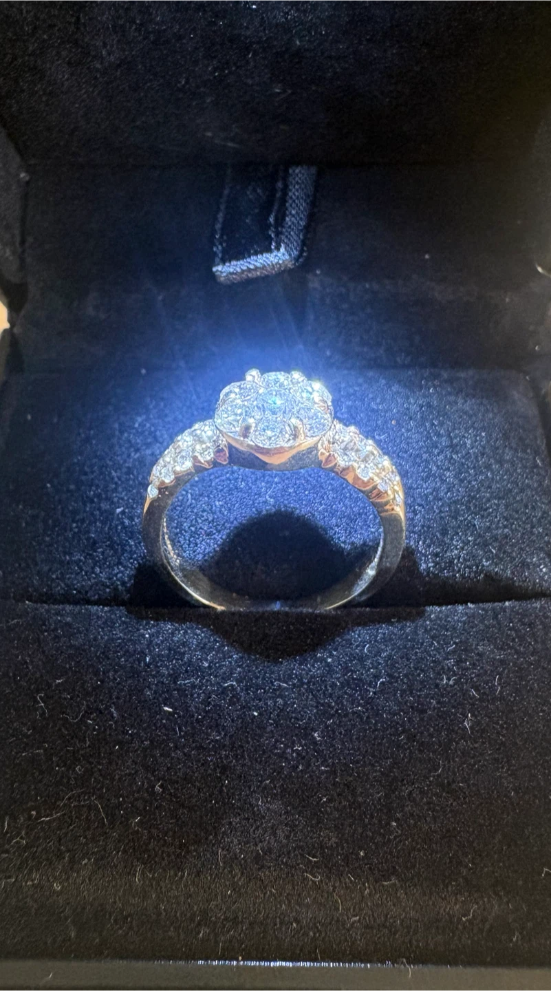 14k white gold ring with diamonds (size 7)