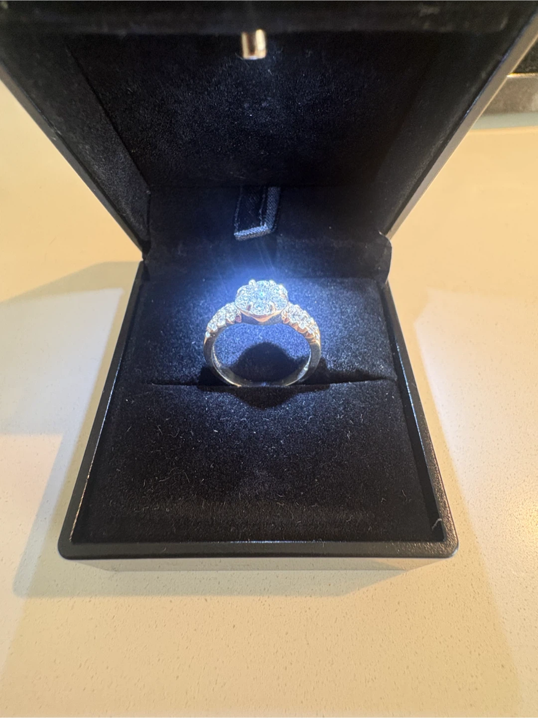 14k white gold ring with diamonds (size 7) - photo 2
