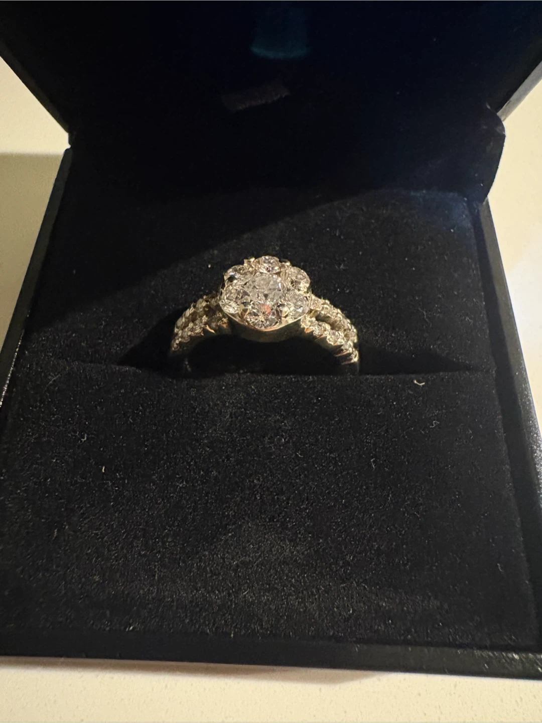 14k white gold ring with diamonds (size 7) - photo 3