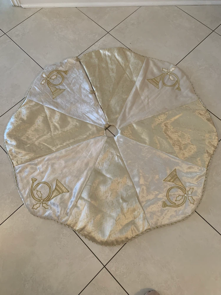 Cream and Gold Christmas Tree Skirt