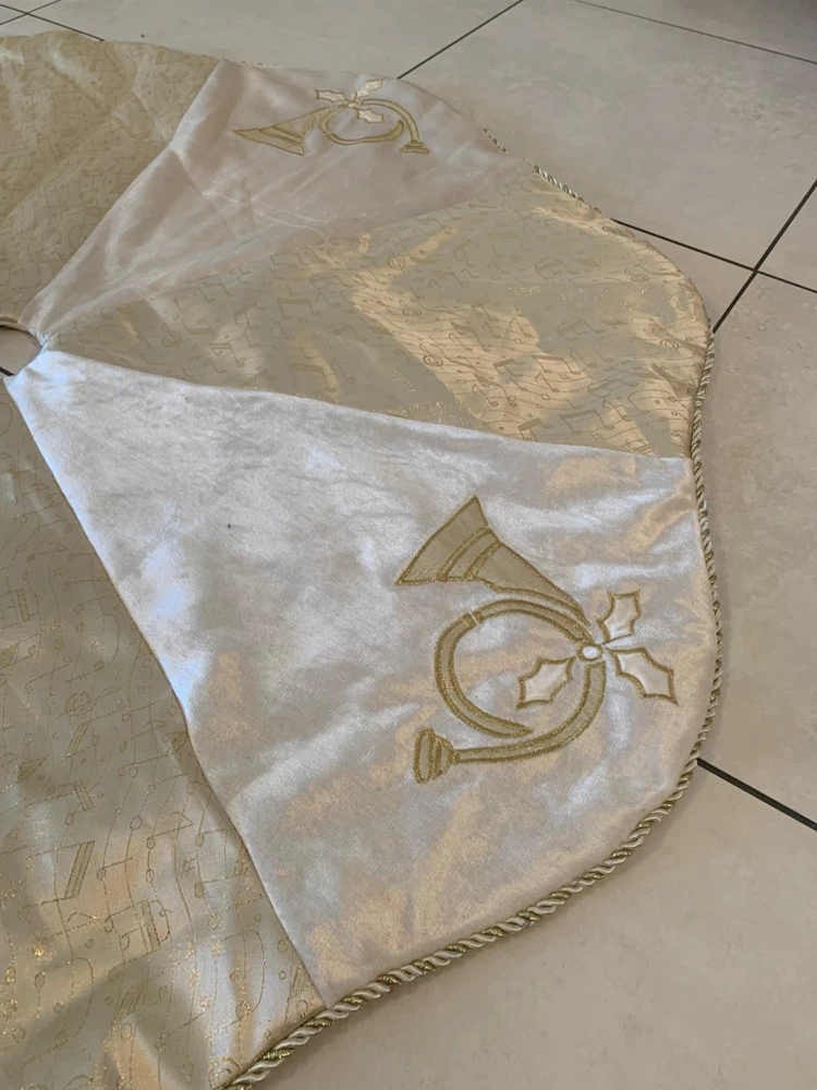 Cream and Gold Christmas Tree Skirt - photo 2
