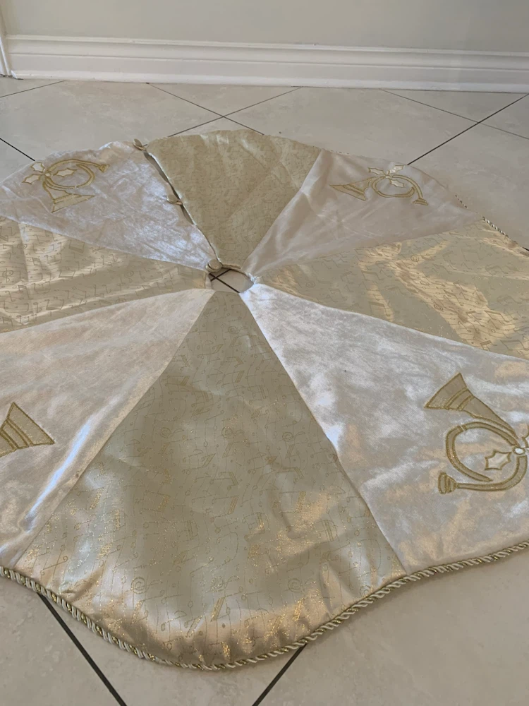 Cream and Gold Christmas Tree Skirt - photo 3