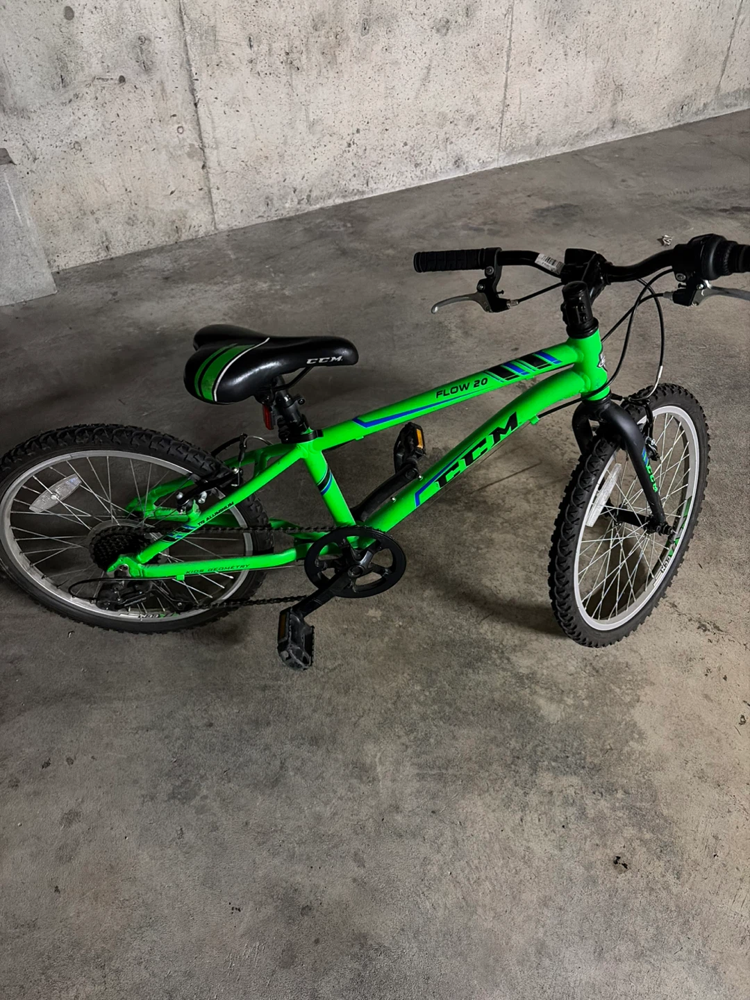 CCM Flow 20-inch Kids Mountain Bike