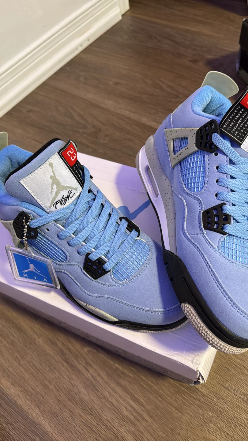 Air Jordan 4 University Blue