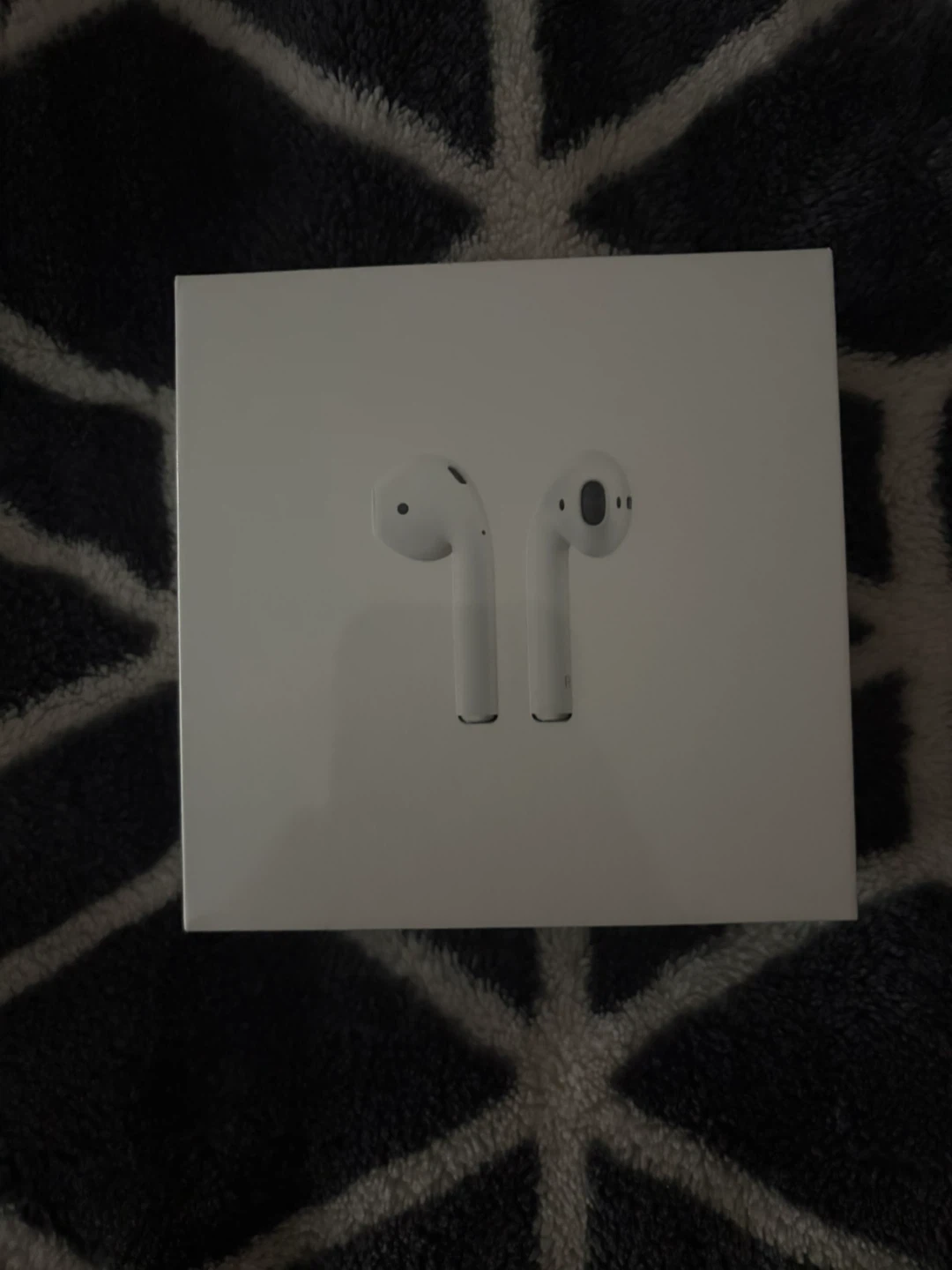 Apple AirPods with Charging Case (Gen 2)