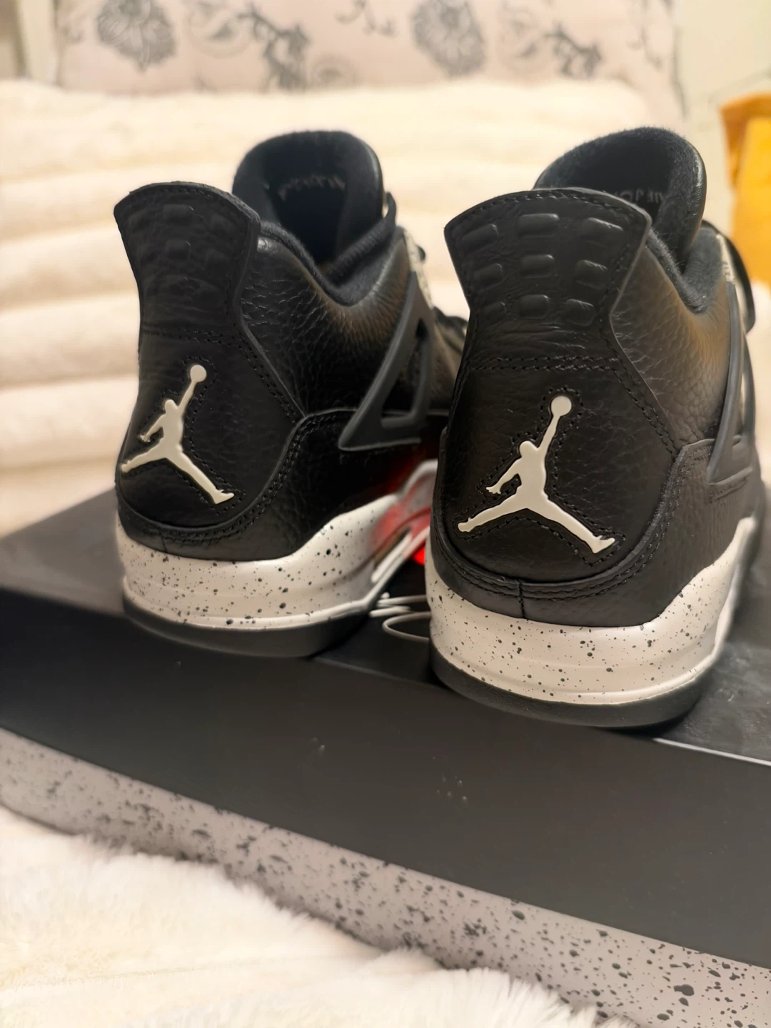 Air Jordan 4 Retro Oreo - photo 2
