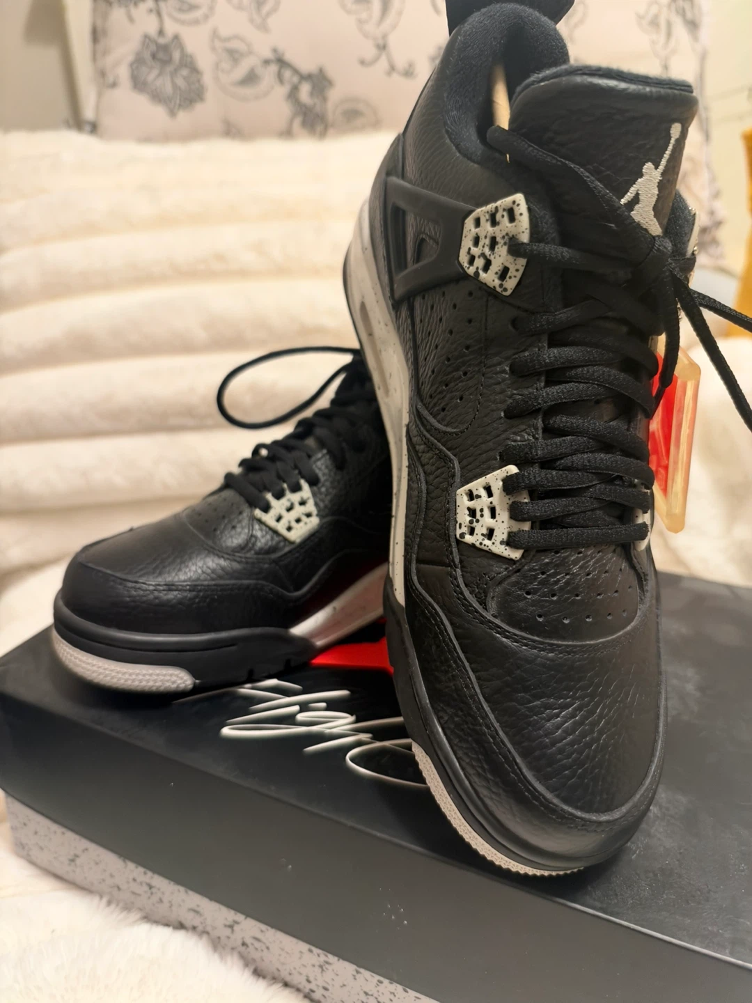 Air Jordan 4 Retro Oreo - photo 3