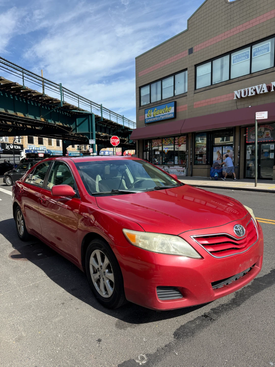 2011 Toyota Camry LE - photo 2