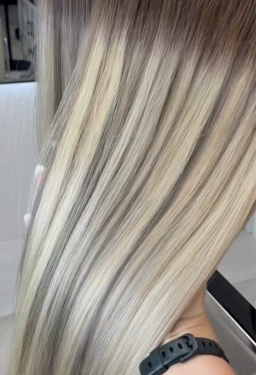 Models for hair extensions - photo 2