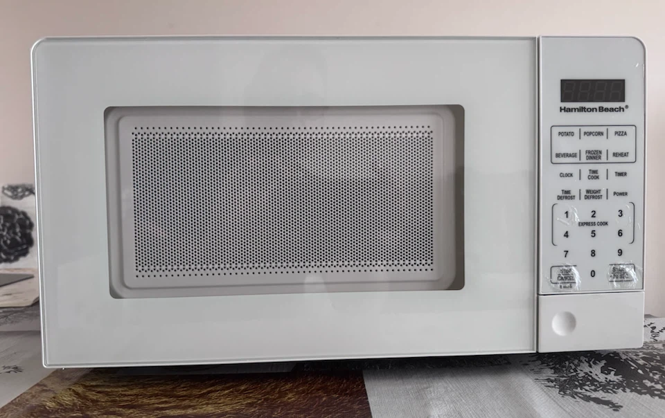 Hamilton Beach Compact Size Microwave - photo 2