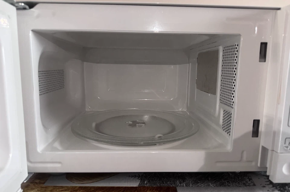 Hamilton Beach Compact Size Microwave - photo 3