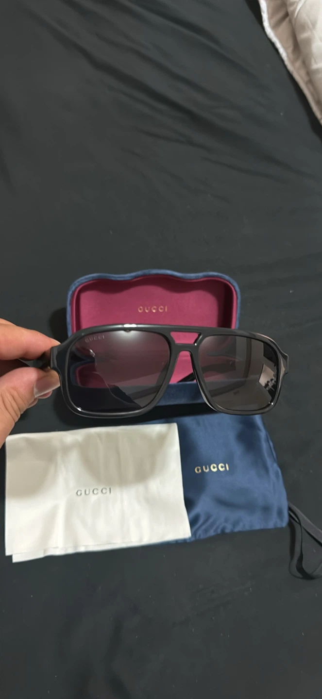 Gucci Sunglasses with Case and Pouch - photo 2