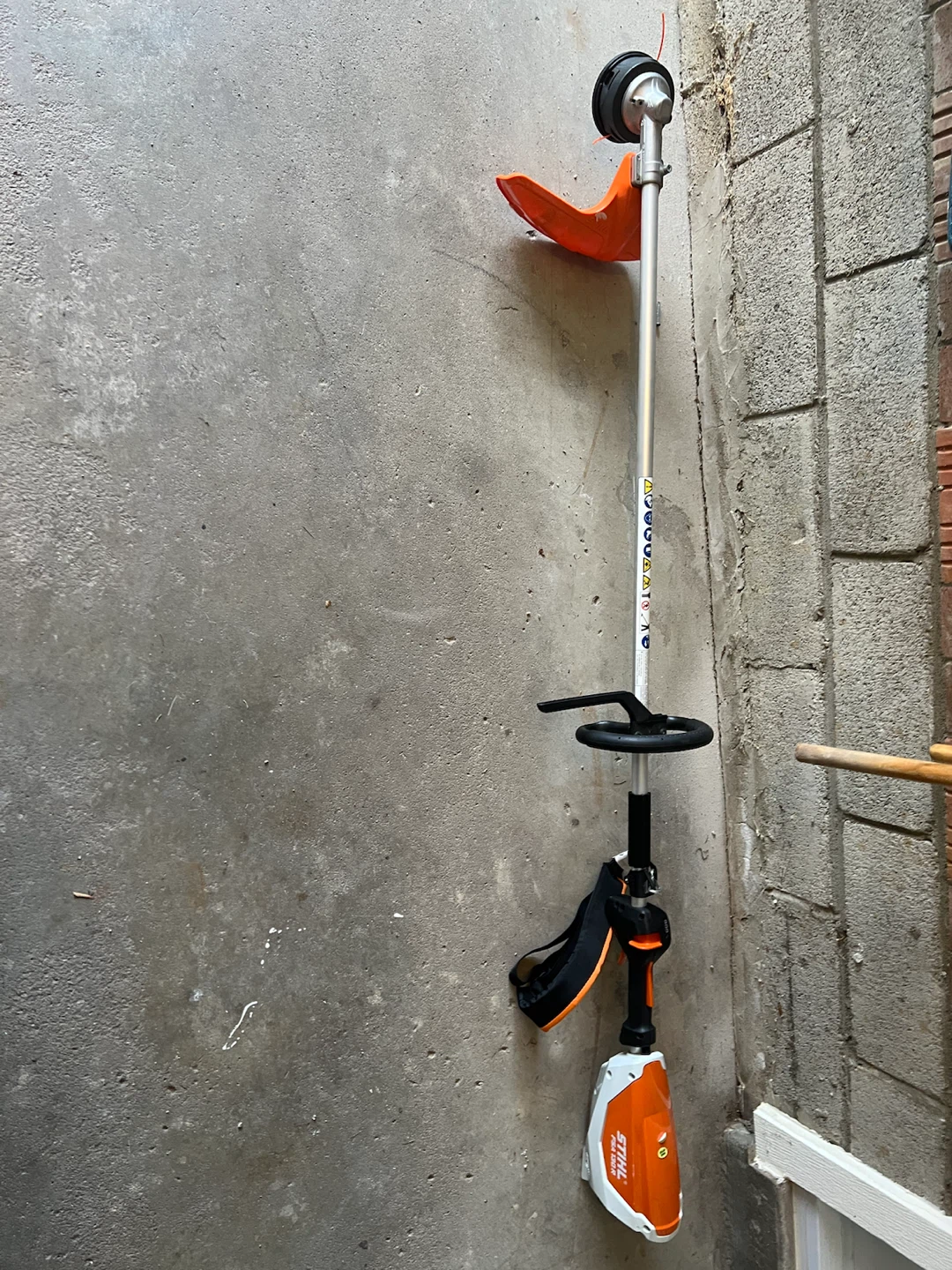 Stihl FSA 130 R Grass Trimmer - photo 3