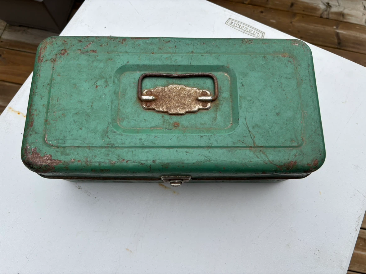Vintage Metal Tackle Fishing Box - photo 2
