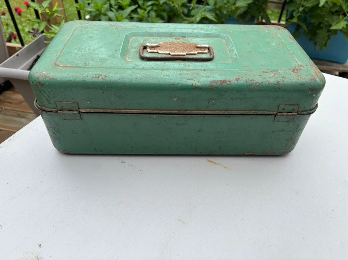 Vintage Metal Tackle Fishing Box - photo 3