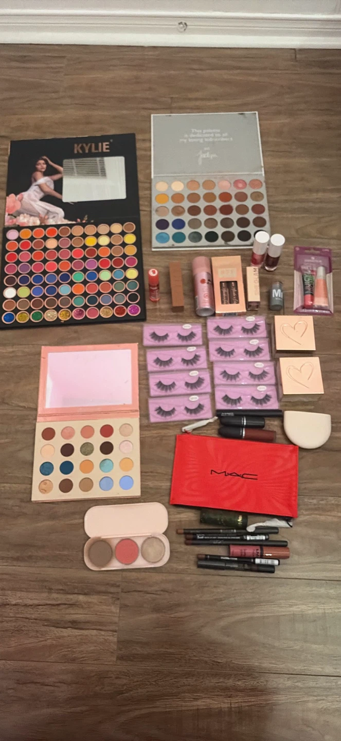 Assorted Beauty Makeup Bundle