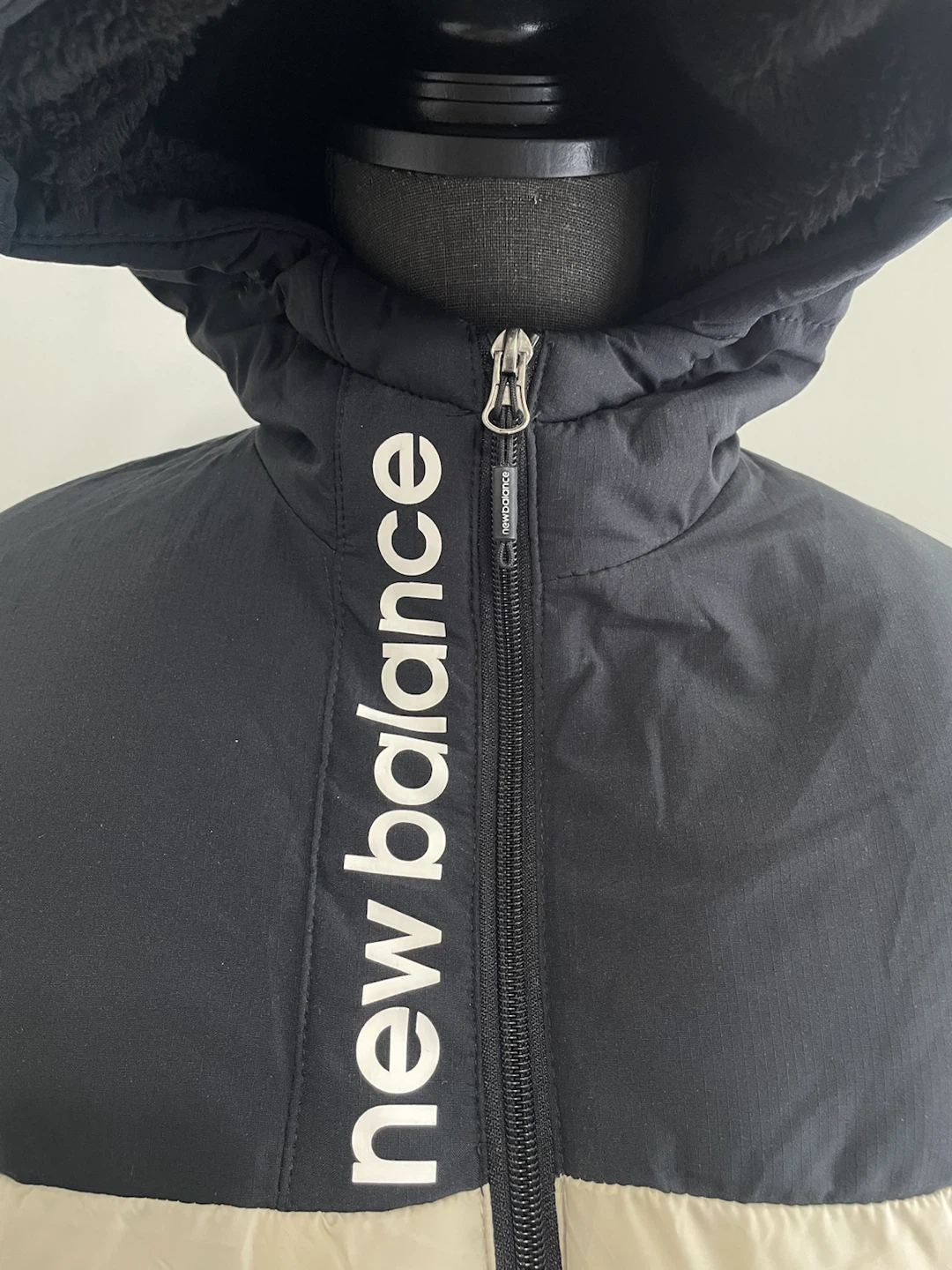 New Balance Hooded Winter Puffer Jacket Sherpa Lined Beige Black - photo 3
