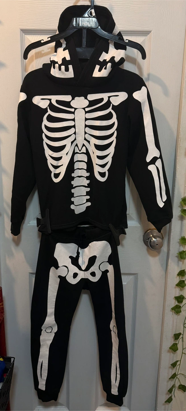 Kids Skeleton Hoodie and Jogger Set 5-6 yrs old