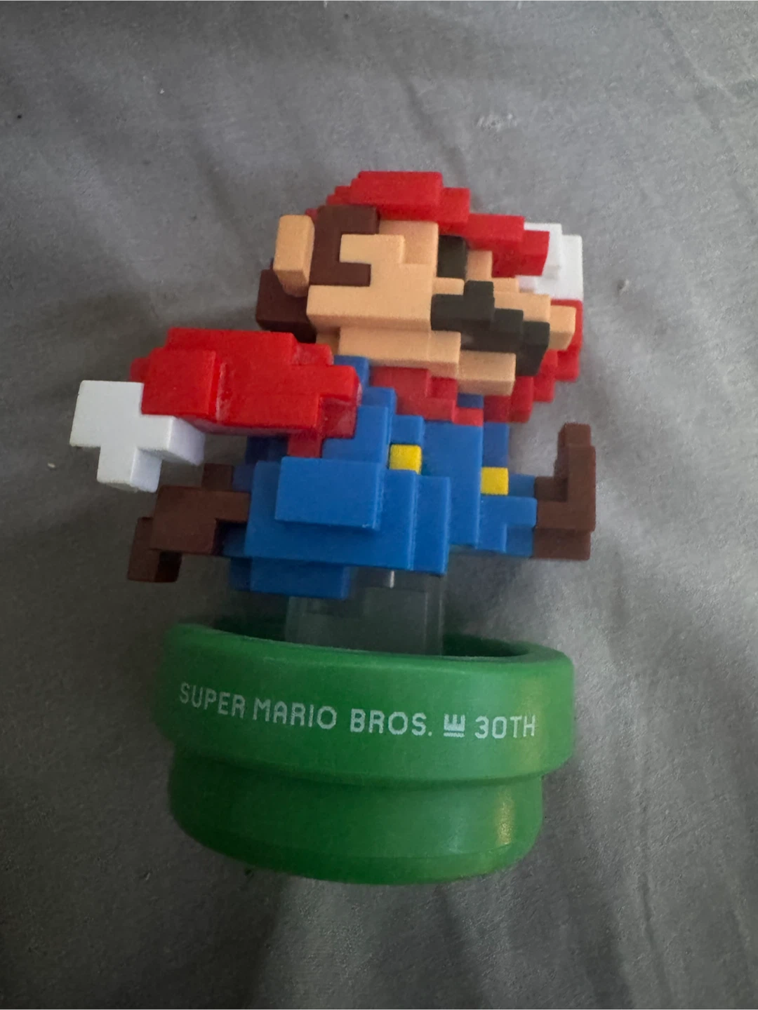 8-Bit Mario Modern Color Amiibo . 30th Anniversary