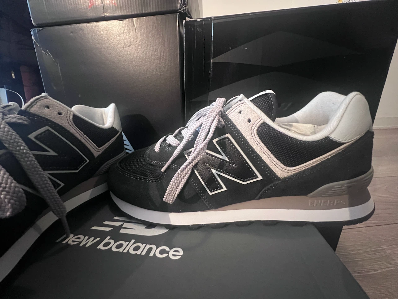 NEW BALANCE  574 Classic Sneakers - BRAND NEW