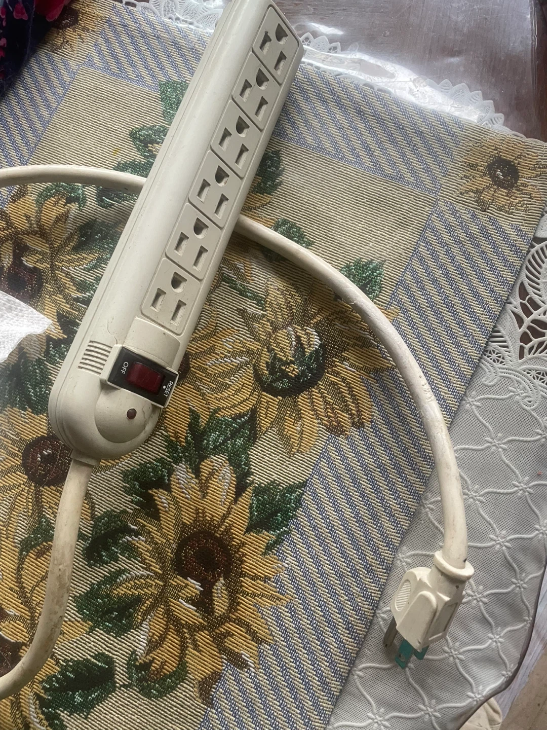 White power bar with 6 outlets