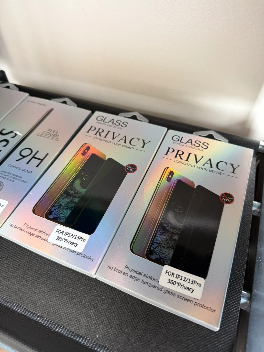 iPhone 13/13 Pro Screen Protectors and Case - photo 2