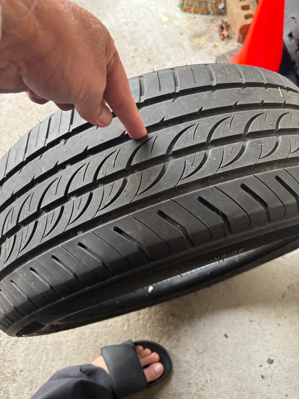 Toledo TL1000 Tire 215/55ZR16